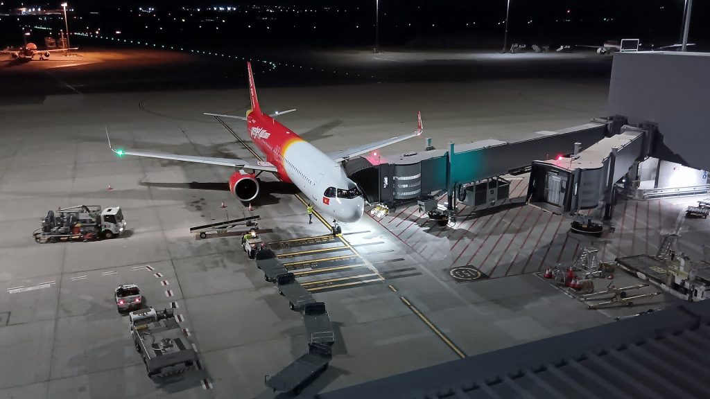 Cách đọc mã máy bay, số hiệu chuyến bay và mã loại tàu bay (A21N, B789, 359…) trên vé và bảng điện tử