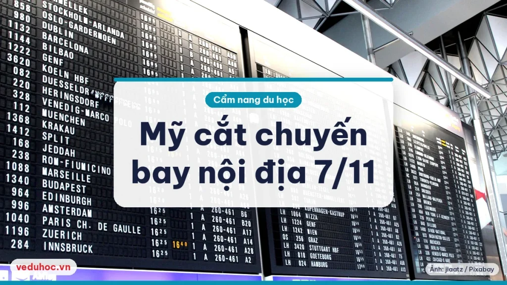 Các bảng giờ bay lớn ở sân bay liệt kê nhiều thành phố, minh hoạ lịch bay thay đổi
