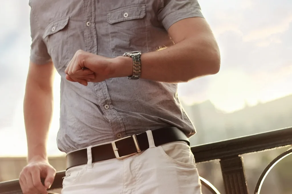 Hộ chiếu và giấy tờ trên bàn, minh hoạ chuẩn bị hồ sơ visa Mỹ và kế hoạch đi lại