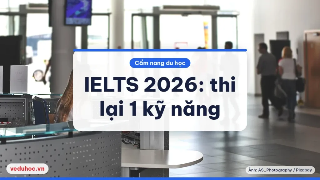 Hành lang trường học đông người qua lại, minh hoạ nơi tổ chức kỳ thi IELTS