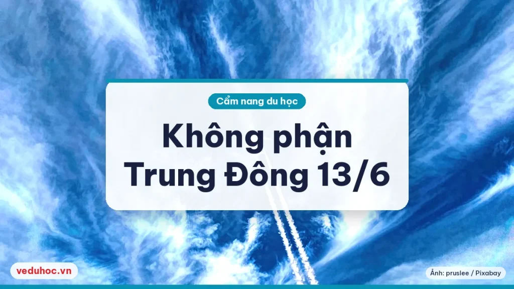 Vệt khói máy bay kéo dài trên bầu trời xanh với mây mảnh, minh hoạ đường bay giữa các châu lục