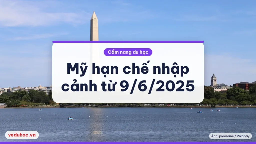 Đài tưởng niệm Washington soi bóng bên mặt nước dưới bầu trời xanh, minh hoạ chính sách nhập cảnh Mỹ