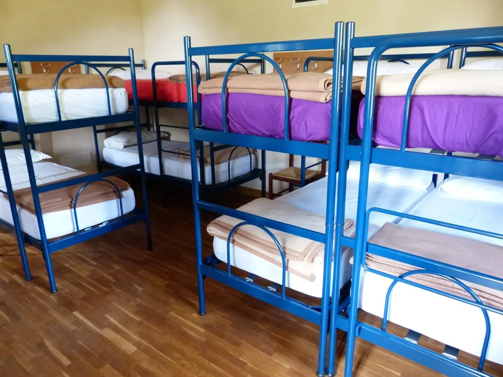 Phòng ký túc xá giường tầng, nơi nhiều du học sinh ở trong tuần đầu
