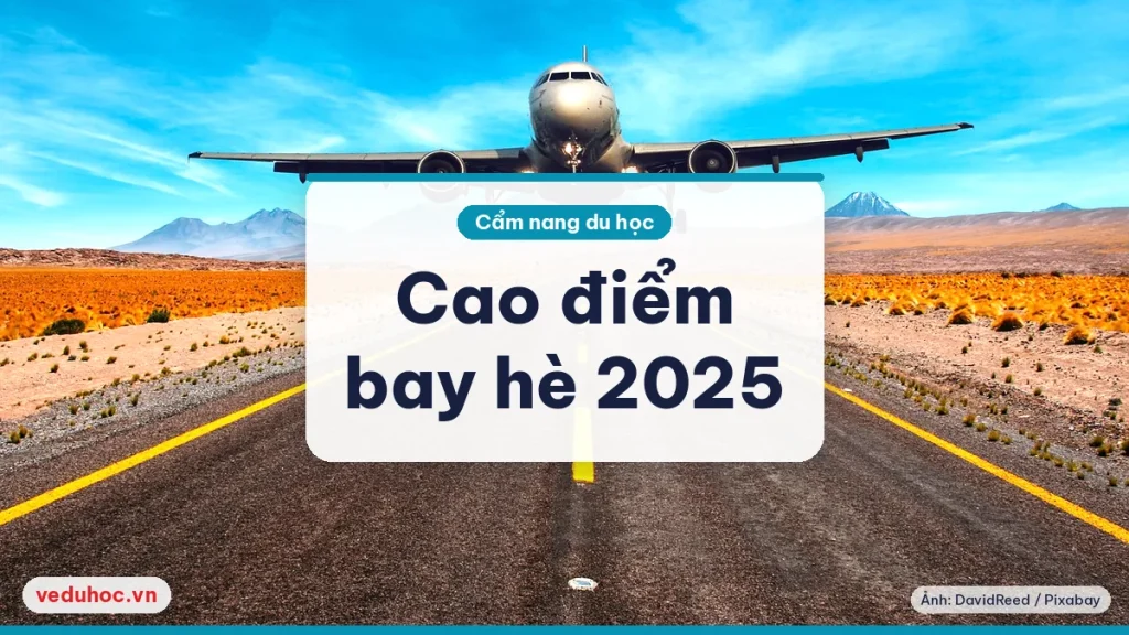 Máy bay phản lực cất cánh trên đường băng thẳng giữa vùng đất khô, trời xanh, minh hoạ mùa cao điểm bay hè