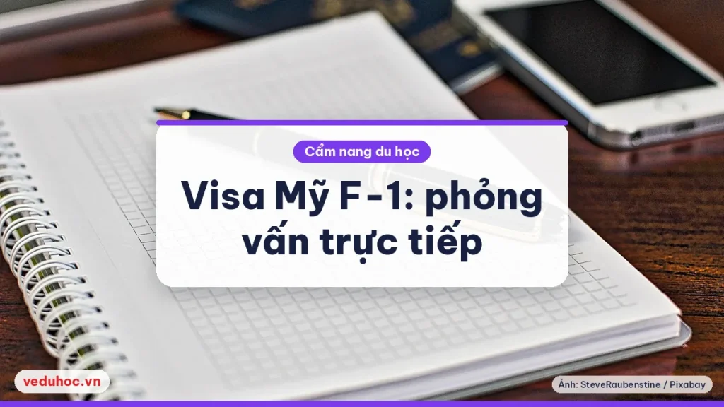 Sổ tay, bút và hộ chiếu đặt trên bàn, minh hoạ việc chuẩn bị hồ sơ phỏng vấn visa du học Mỹ